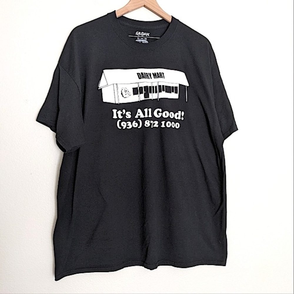 Gildan Dairy Mart Graphic Tee size 2XL
